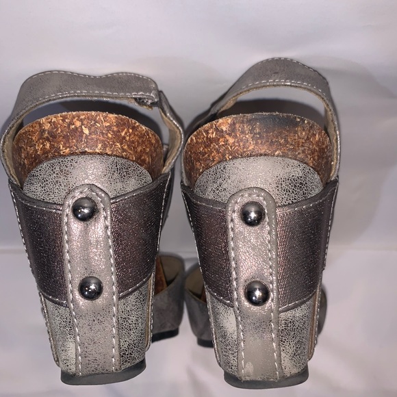 Pierre Dumas Pewter Enya Sandal - Picture 9 of 12